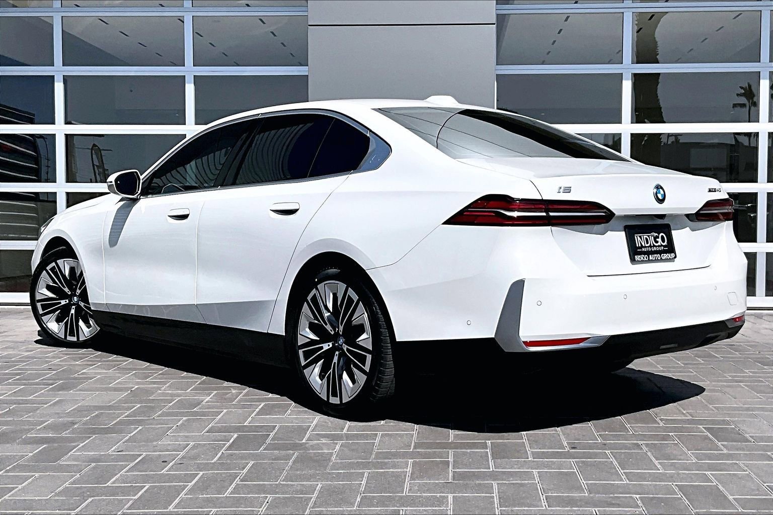 Used 2024 BMW i5 eDrive40i w/ M Sport Package image 11