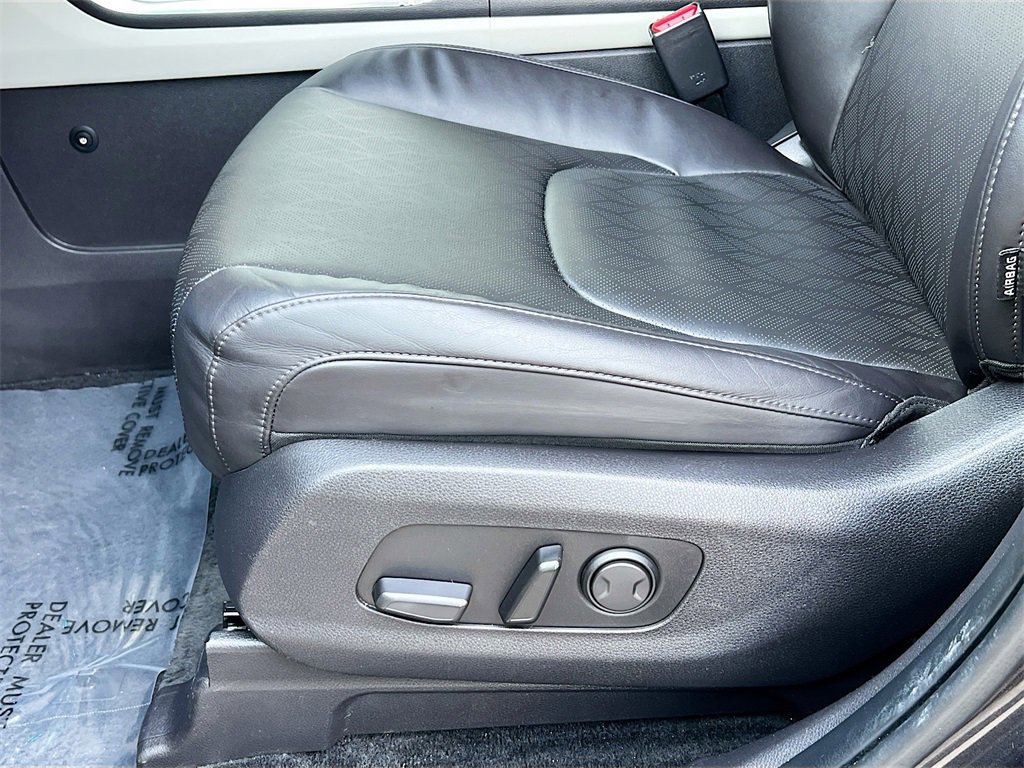 Used 2024 Kia Carnival EX image 19