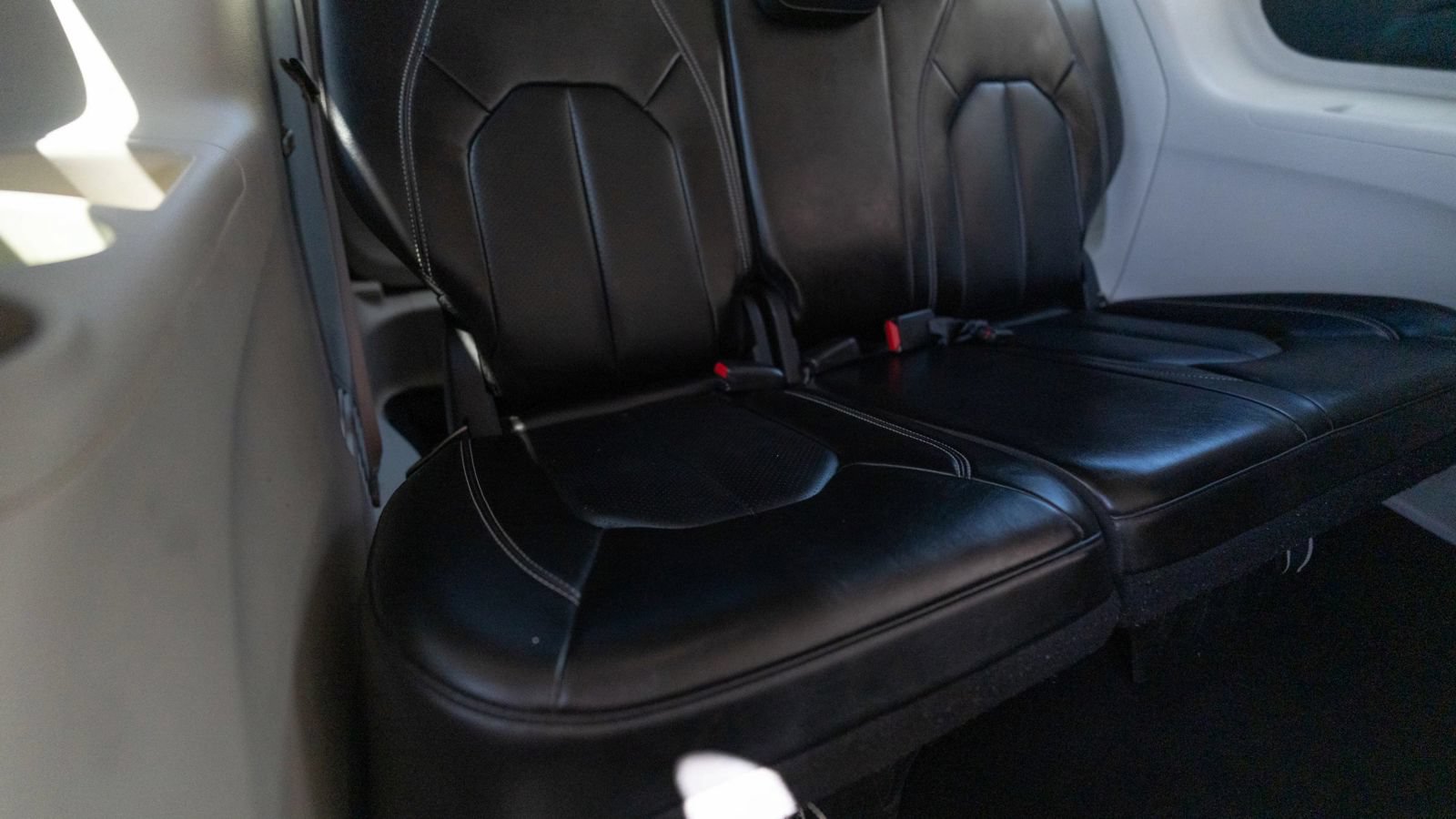 Used 2023 Chrysler Pacifica Touring-L FWD image 18