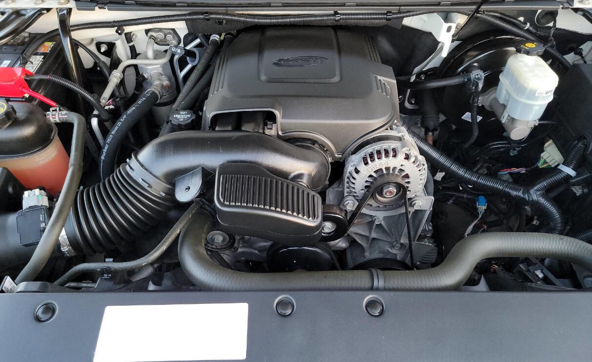 Used 2013 Chevrolet Suburban LTZ image 10