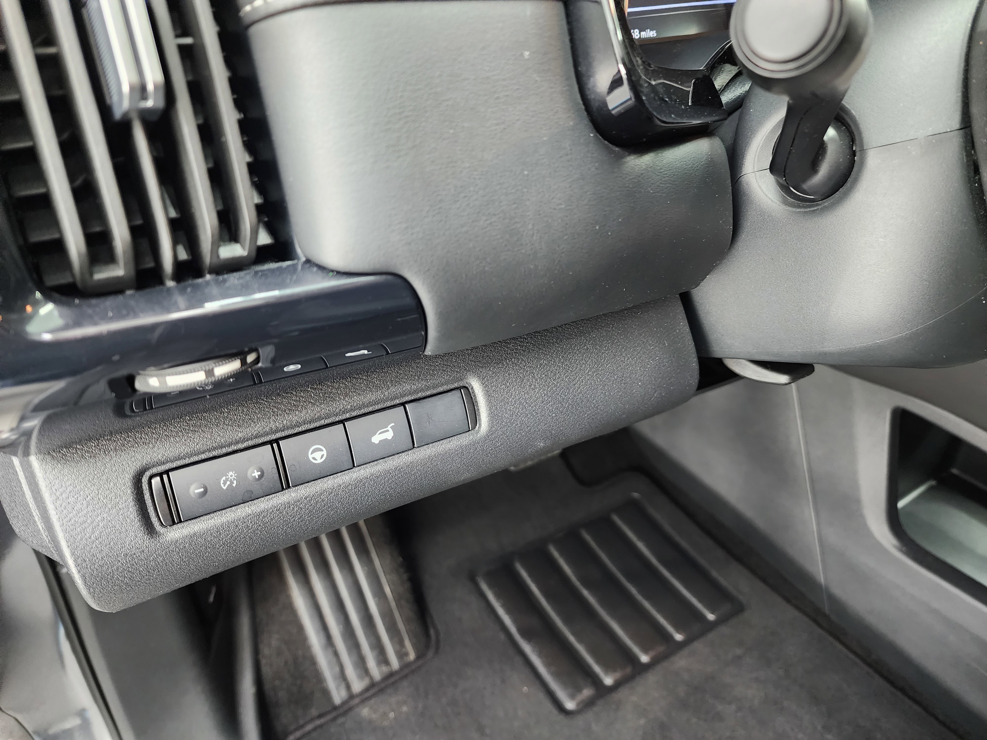 Used 2025 Nissan Pathfinder SV image 42