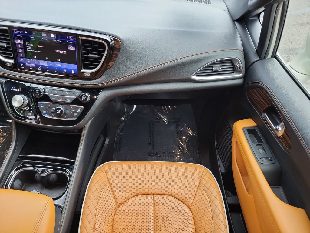 Used 2021 Chrysler Pacifica Pinnacle FWD image 17