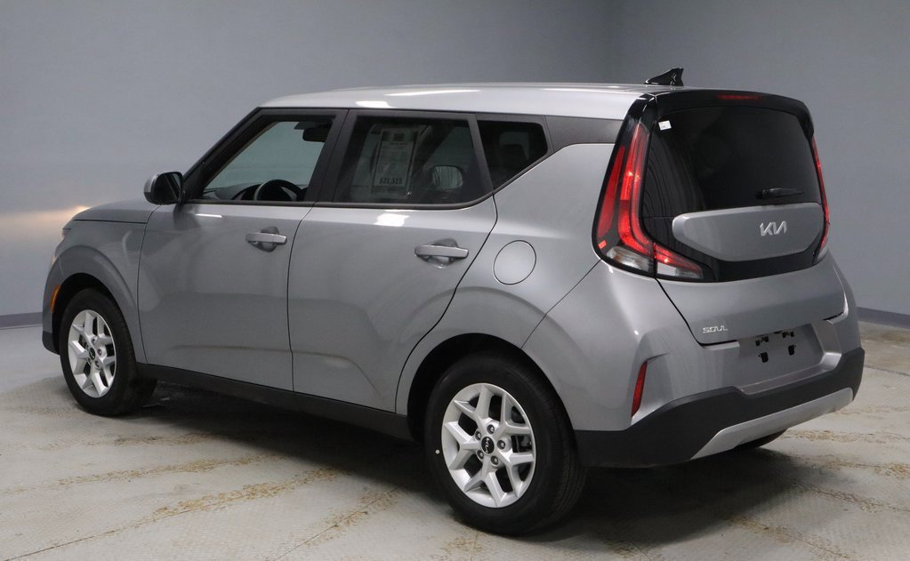 Used 2025 Kia Soul LX image 7