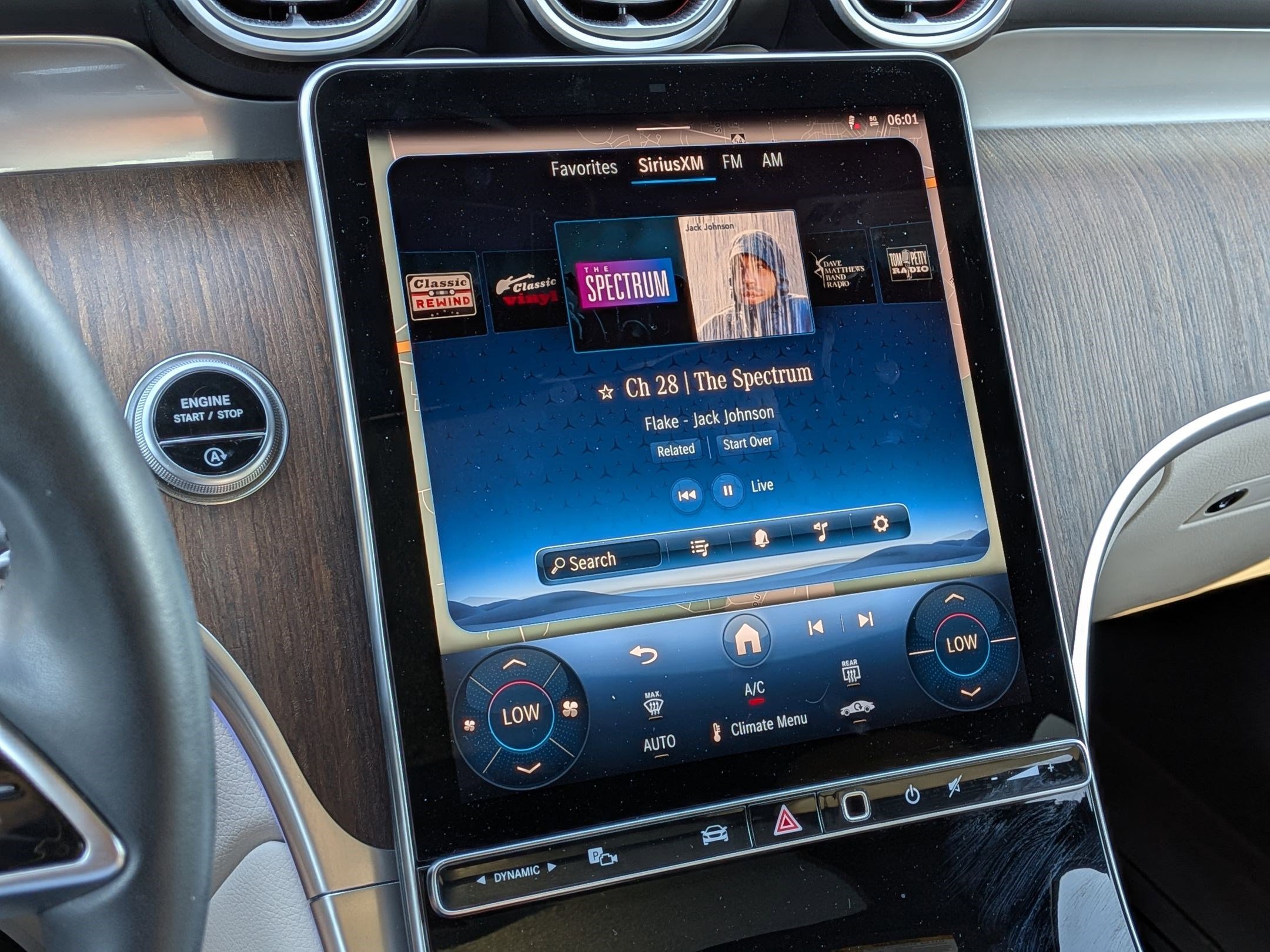Used 2025 Mercedes-Benz GLC 300 4MATIC image 23