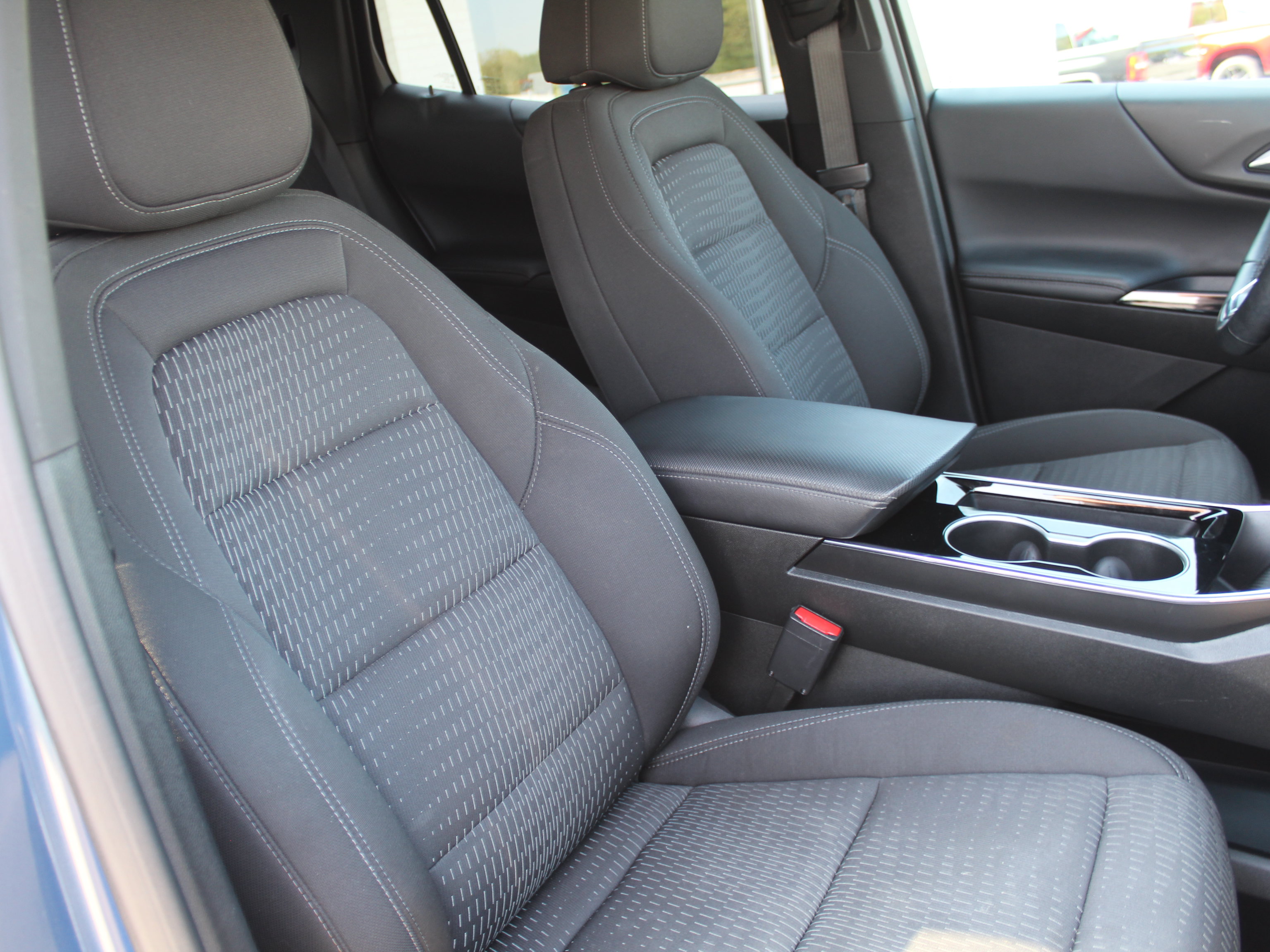 Used 2025 Chevrolet Equinox LT w/ Safety and Technology Package AWD/4WD image 28