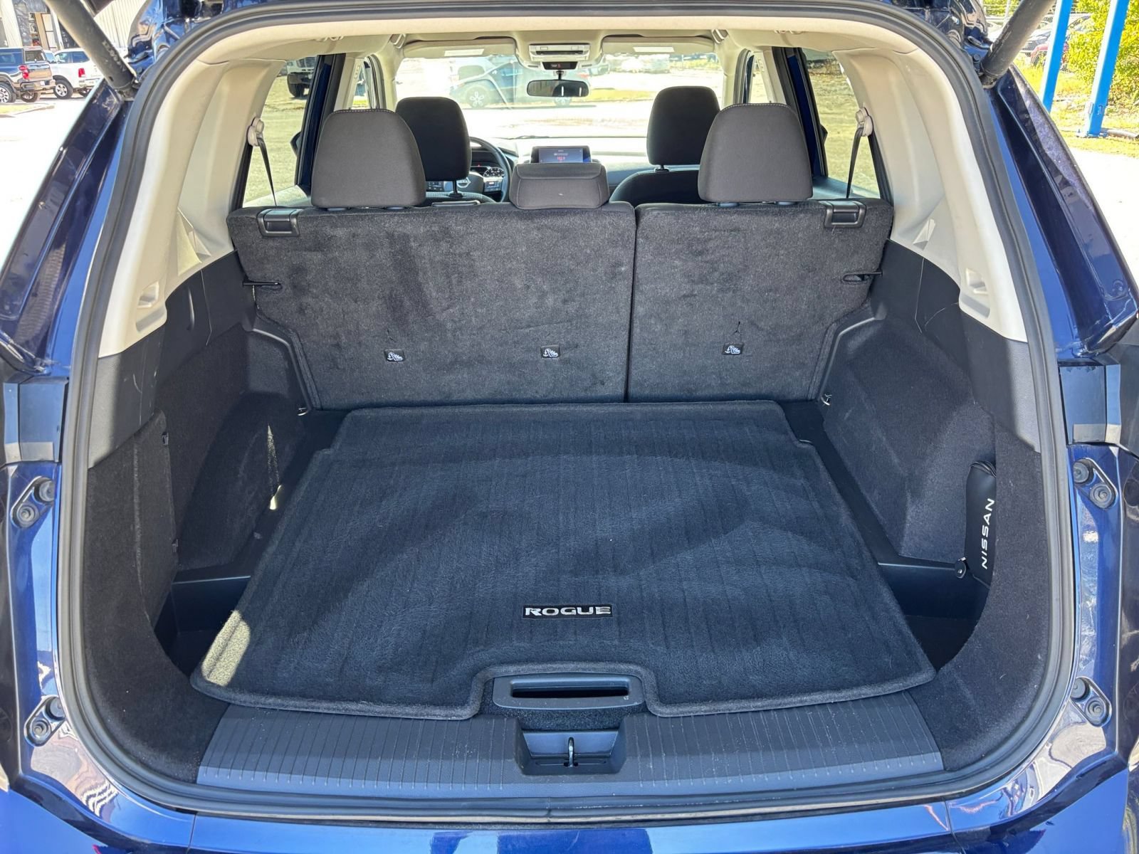 Used 2025 Nissan Rogue SV AWD/4WD image 32