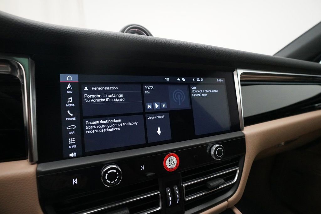 Certified 2026 Porsche Macan image 25