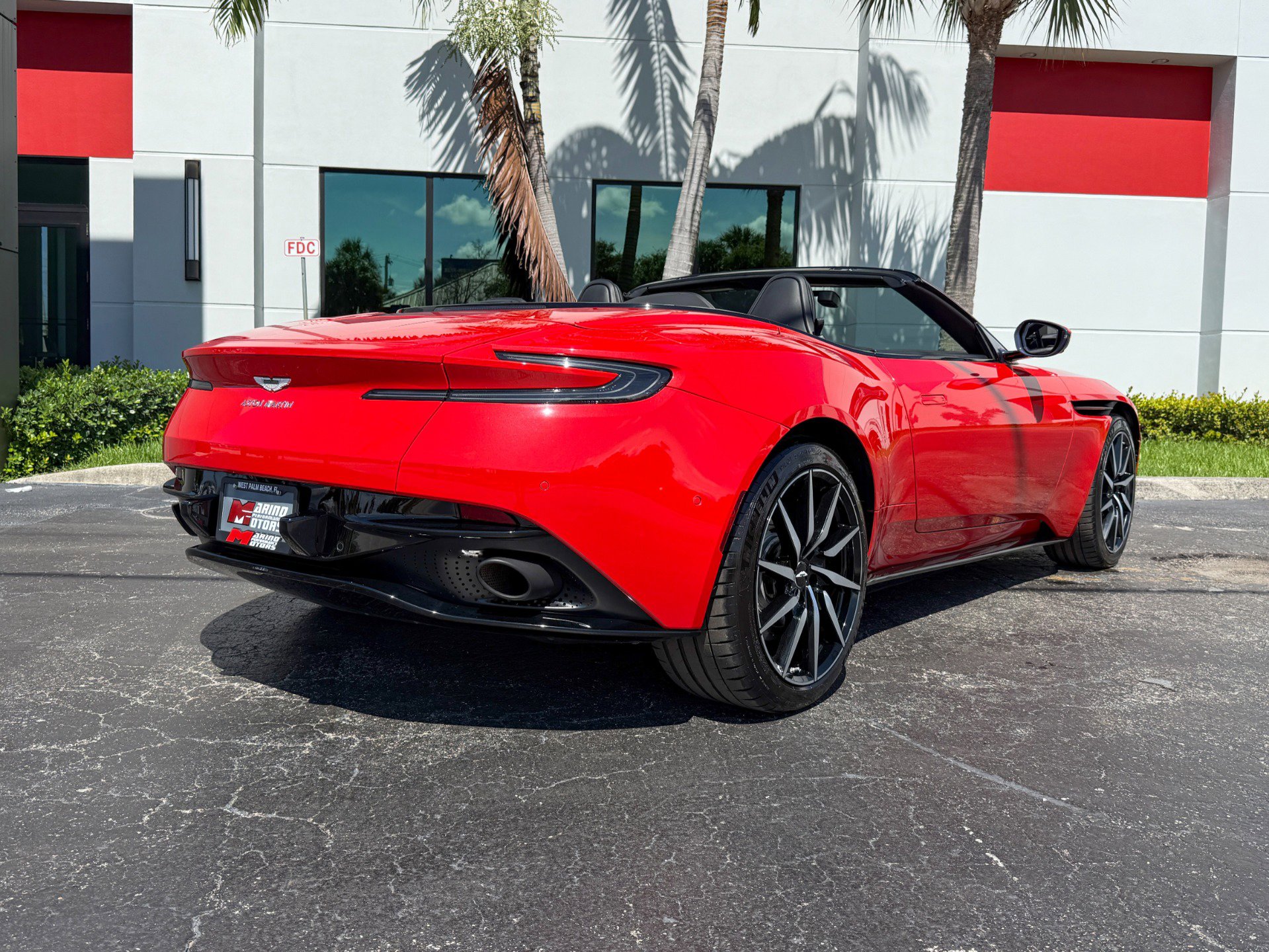 Used 2020 Aston Martin DB11 Volante RWD image 18