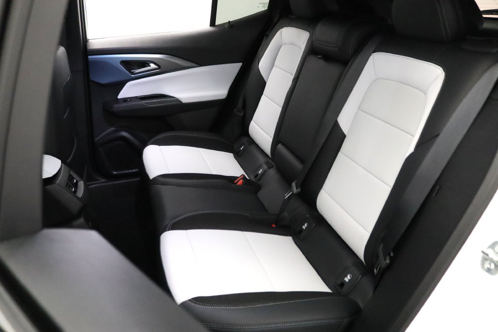 Certified 2025 Chevrolet Equinox EV LT FWD image 9