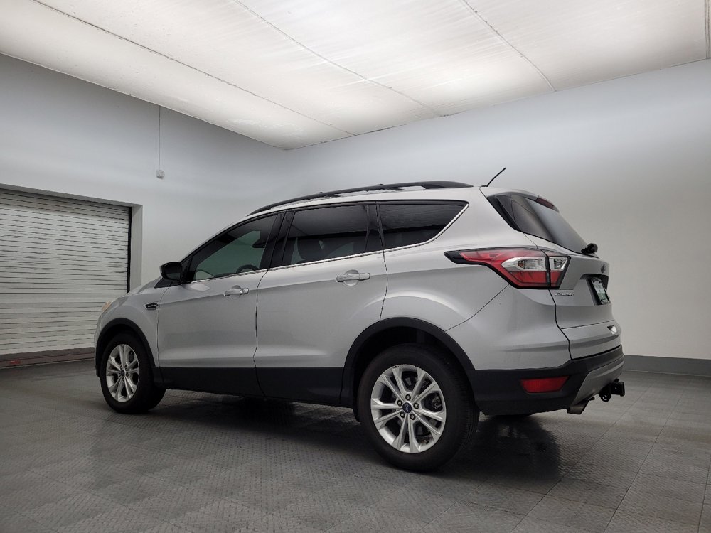 Used 2018 Ford Escape SE w/ Ford Safe & Smart Package image 3