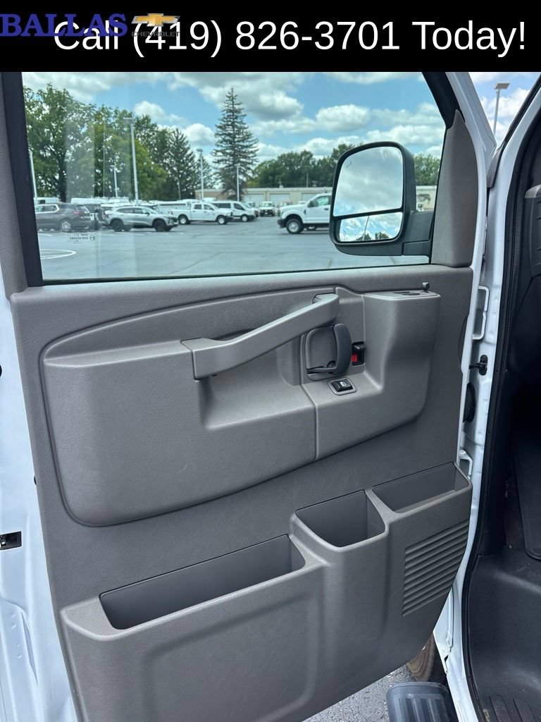 Used 2024 GMC Savana 3500 LT w/ LT Preferred Equipment Group RWD image 11
