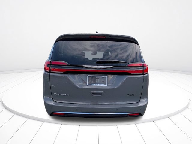 Used 2023 Chrysler Pacifica Touring-L FWD image 4