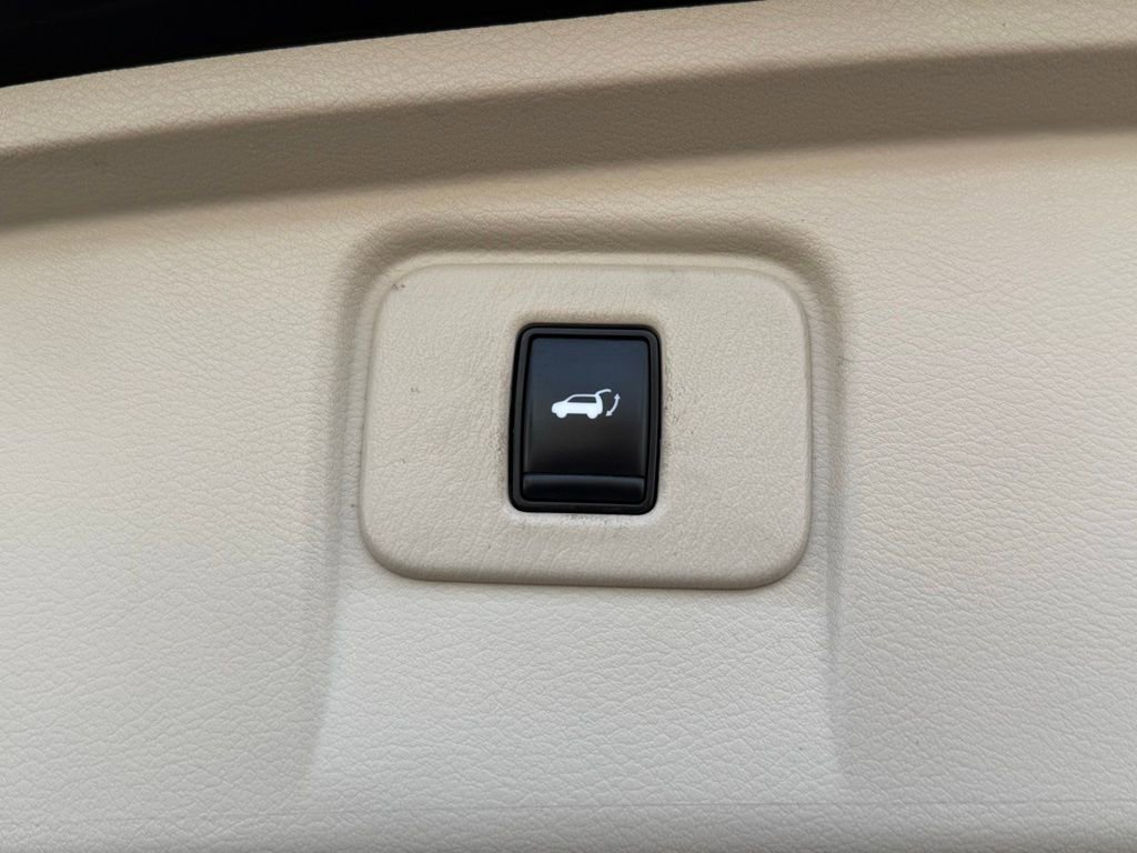Used 2018 Nissan Murano Platinum FWD image 17