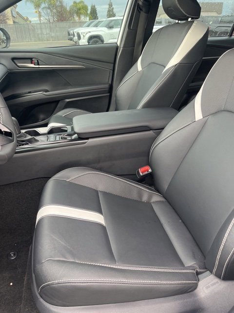 Used 2025 Toyota Camry SE image 12