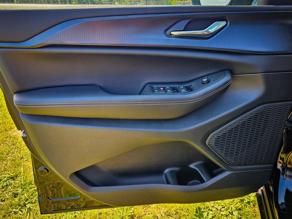 New 2025 Jeep Grand Cherokee L Altitude image 10