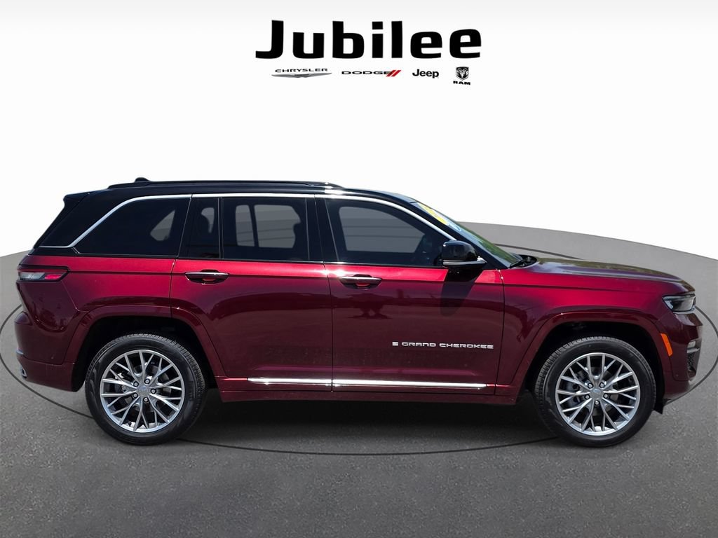 Used 2025 Jeep Grand Cherokee Summit AWD/4WD image 47