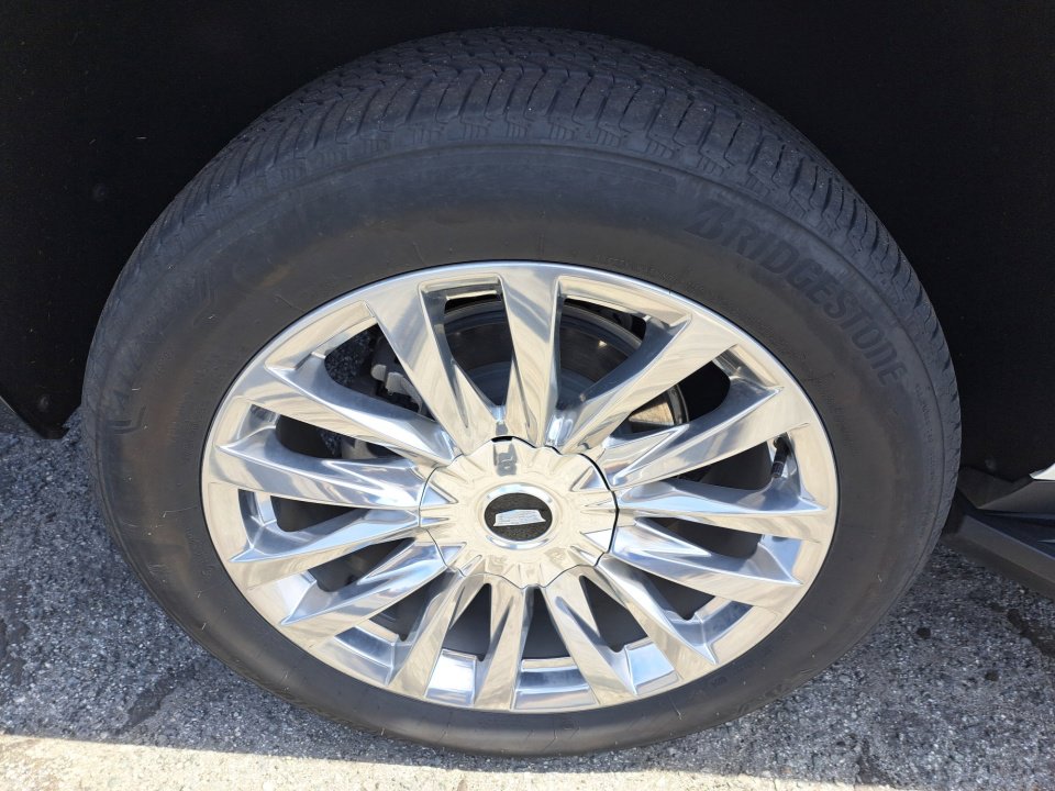 Certified 2024 Cadillac Escalade Premium Luxury w/ Performance Package image 18