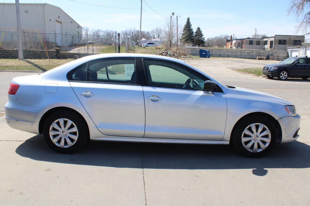Used 2014 Volkswagen Jetta S image 3