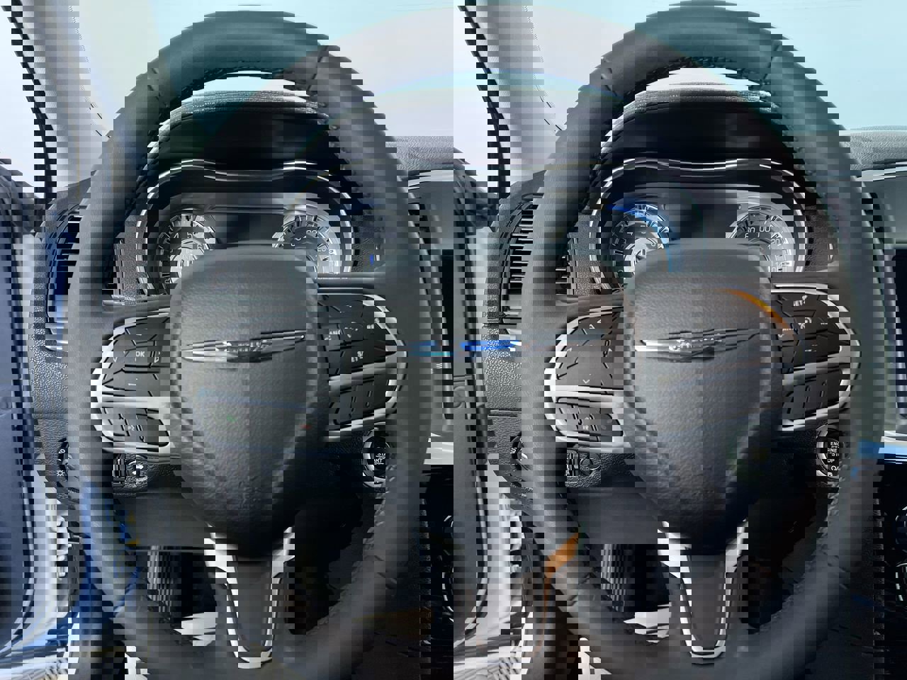 Used 2023 Chrysler 300 Touring w/ Sport Appearance Package image 15