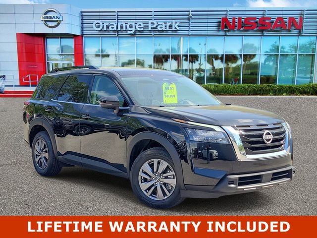 Used 2025 Nissan Pathfinder SV image 1