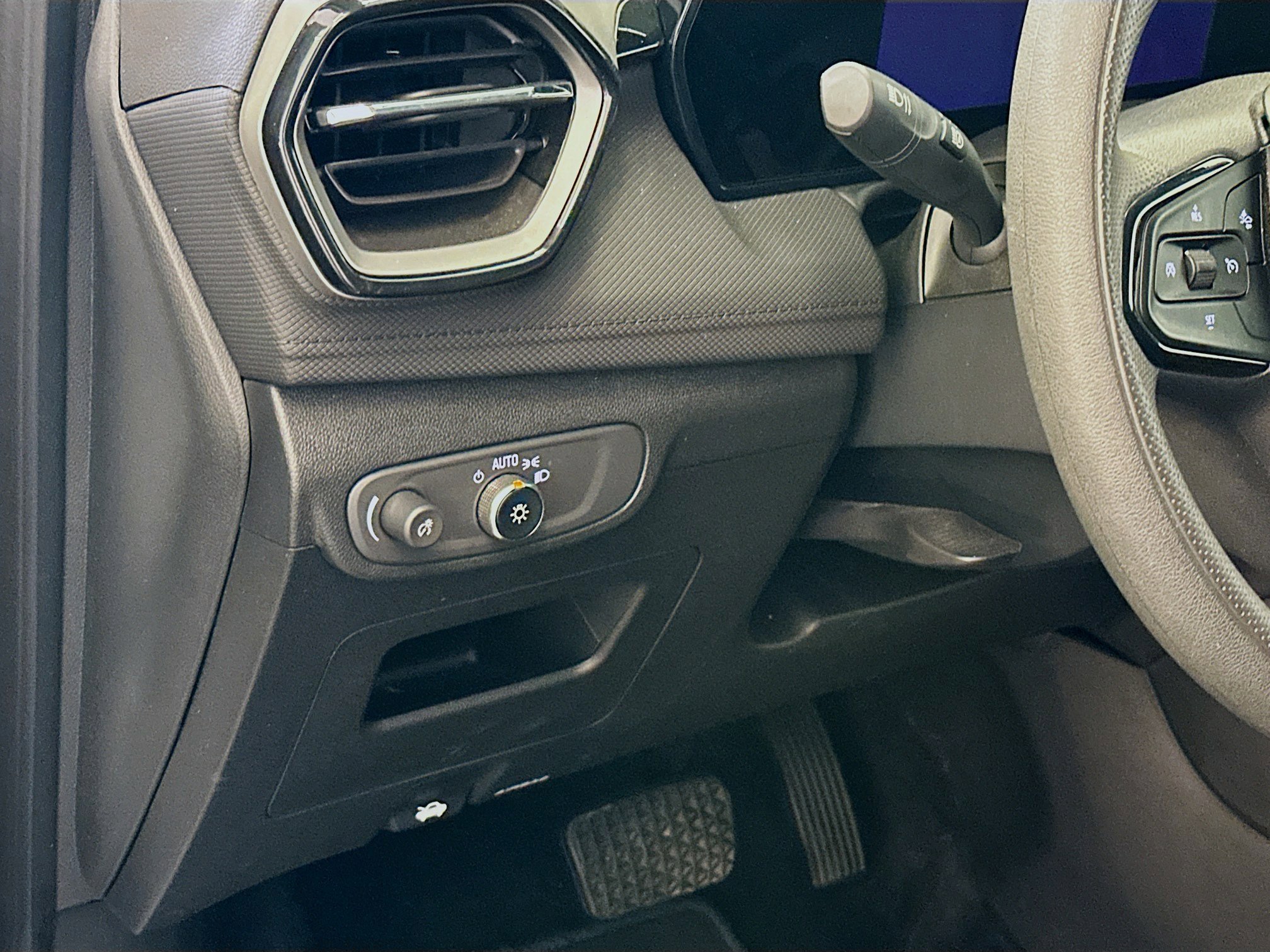 Used 2025 Chevrolet TrailBlazer LT image 17