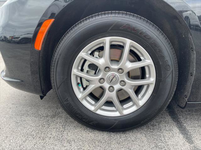 Used 2024 Chrysler Pacifica Touring-L image 32