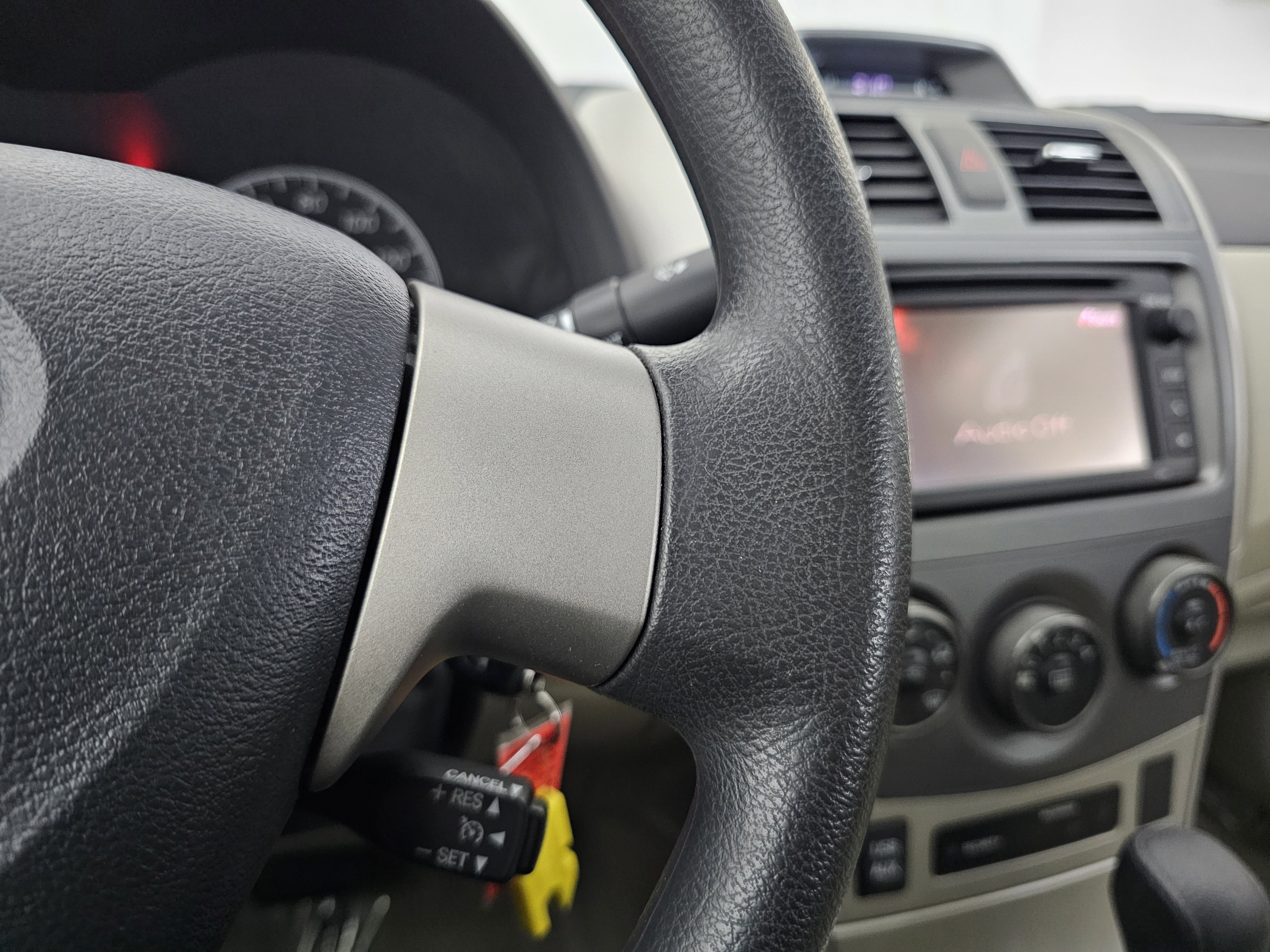 Used 2013 Toyota Corolla LE image 39