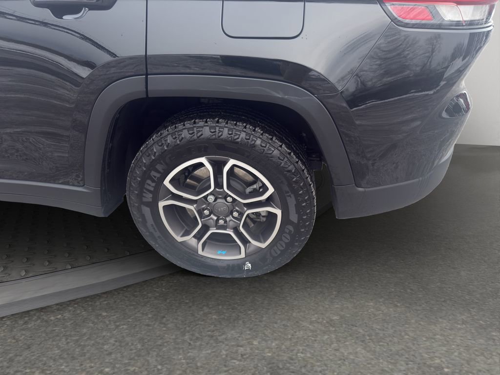 Used 2023 Jeep Grand Cherokee Trailhawk w/ Luxury Tech Group III image 23