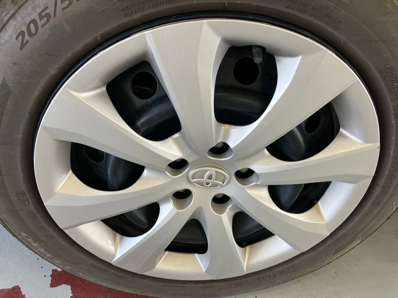 Used 2024 Toyota Corolla LE FWD image 11