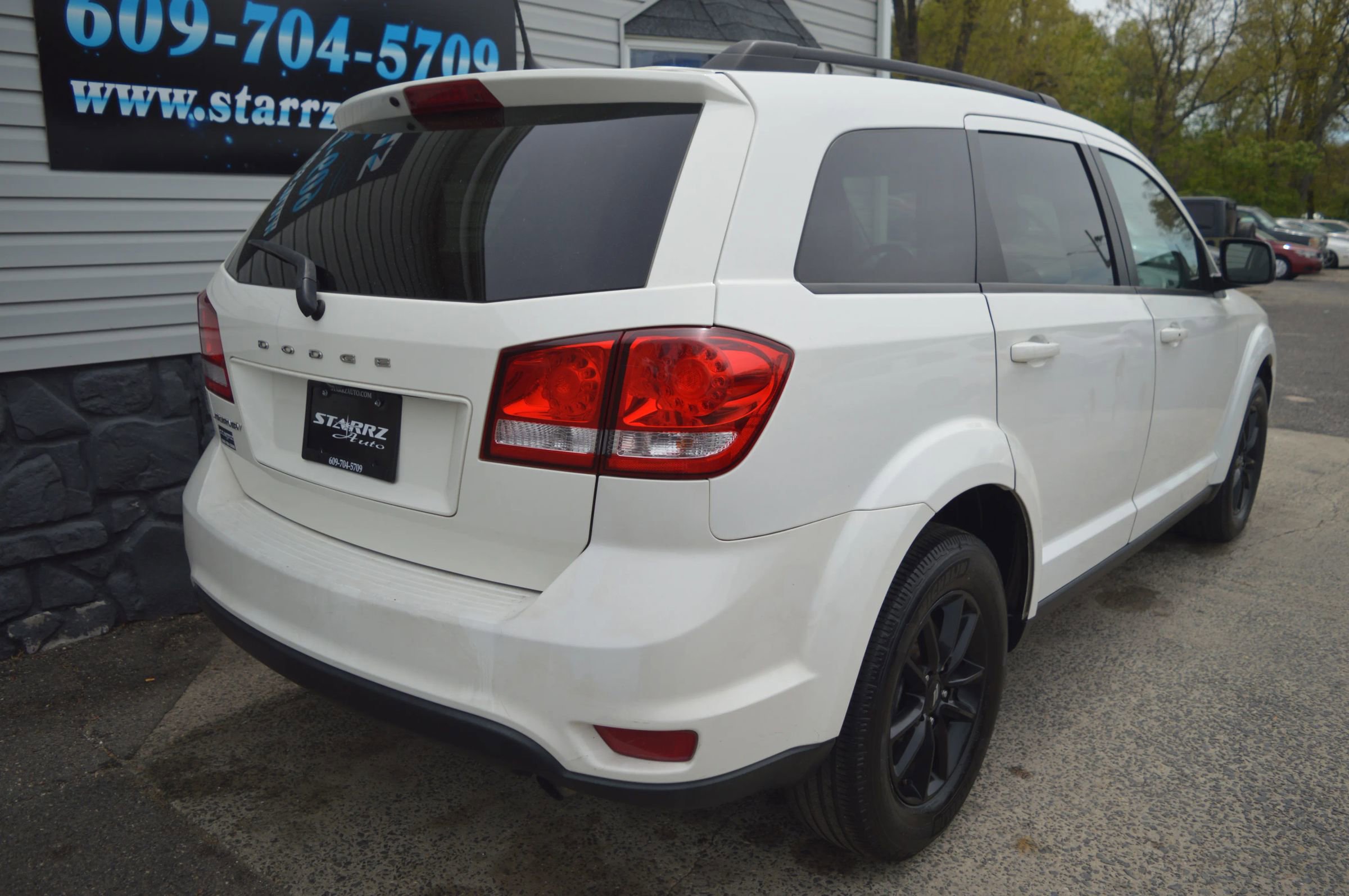 Used 2019 Dodge Journey SE w/ Connectivity Group FWD image 5