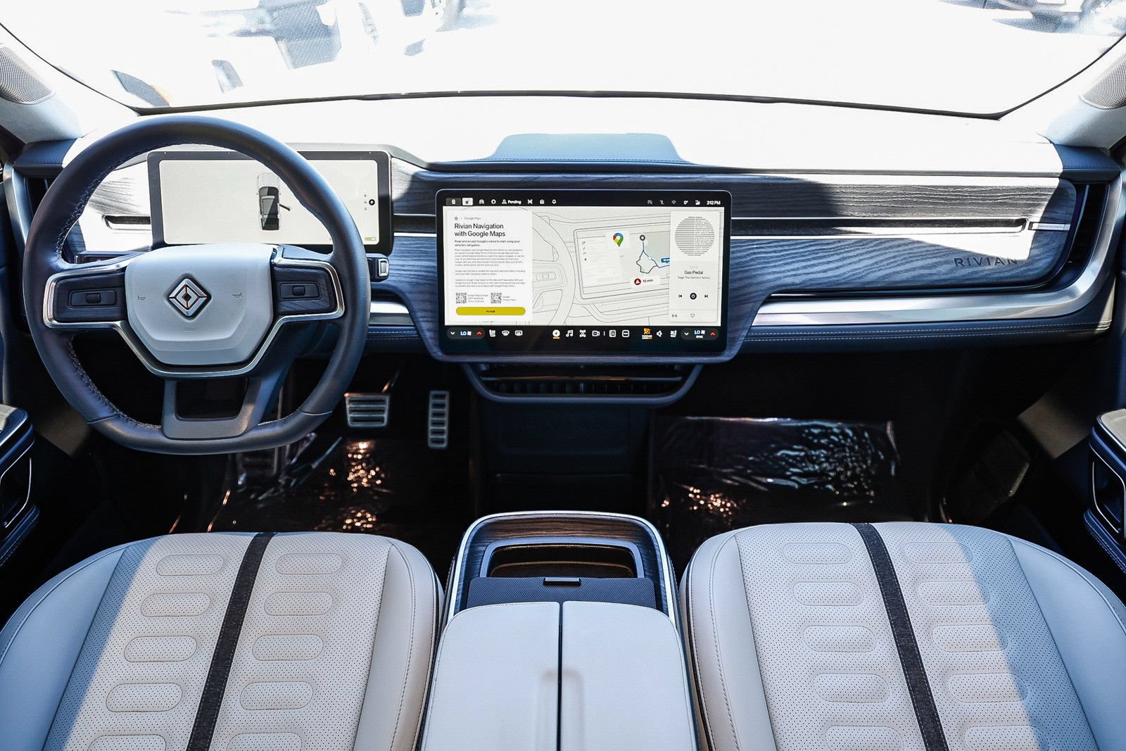 Used 2024 Rivian R1S Adventure AWD/4WD image 10