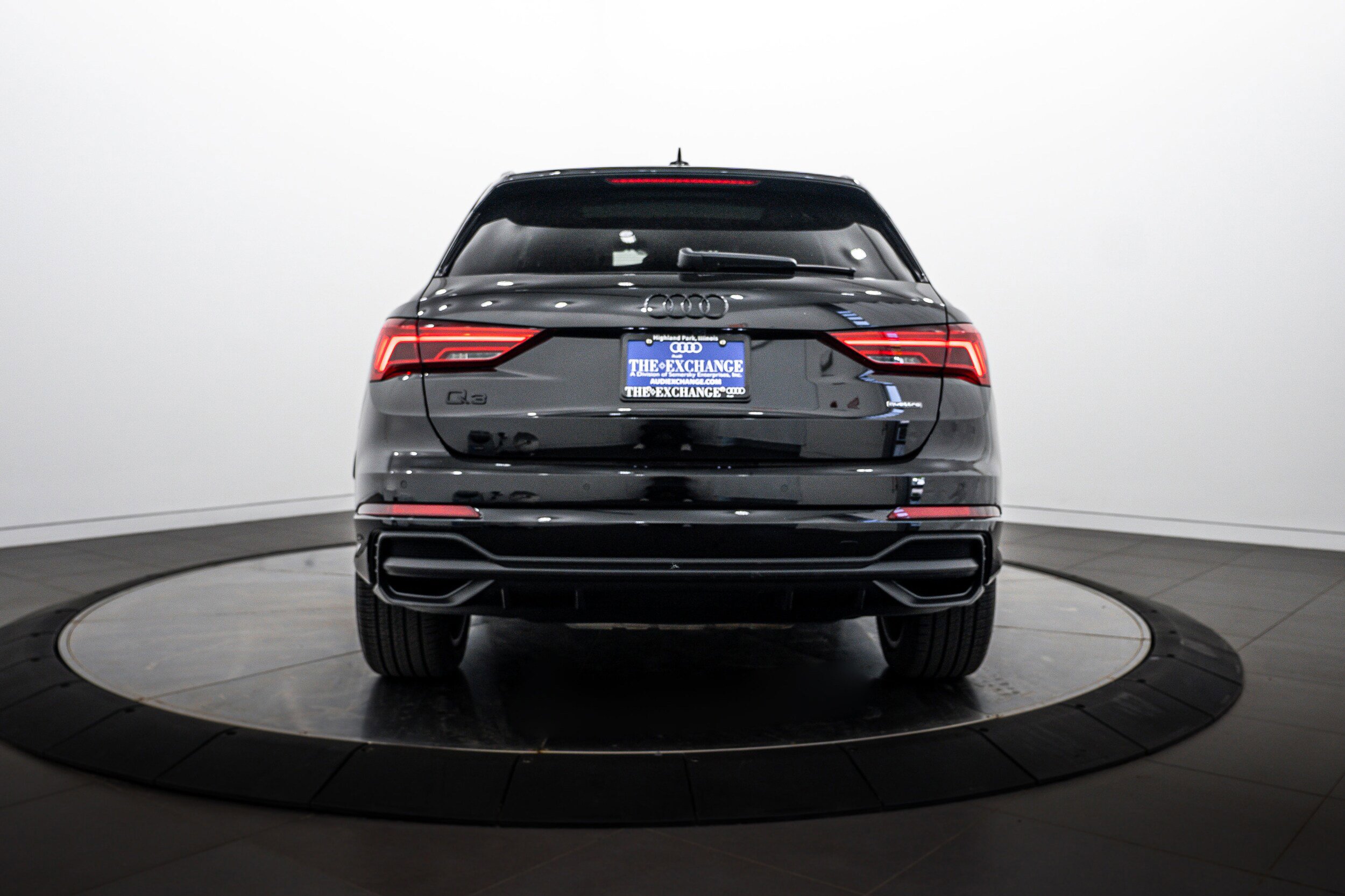 Used 2025 Audi Q3 2.0T Premium w/ Convenience Package AWD/4WD image 19
