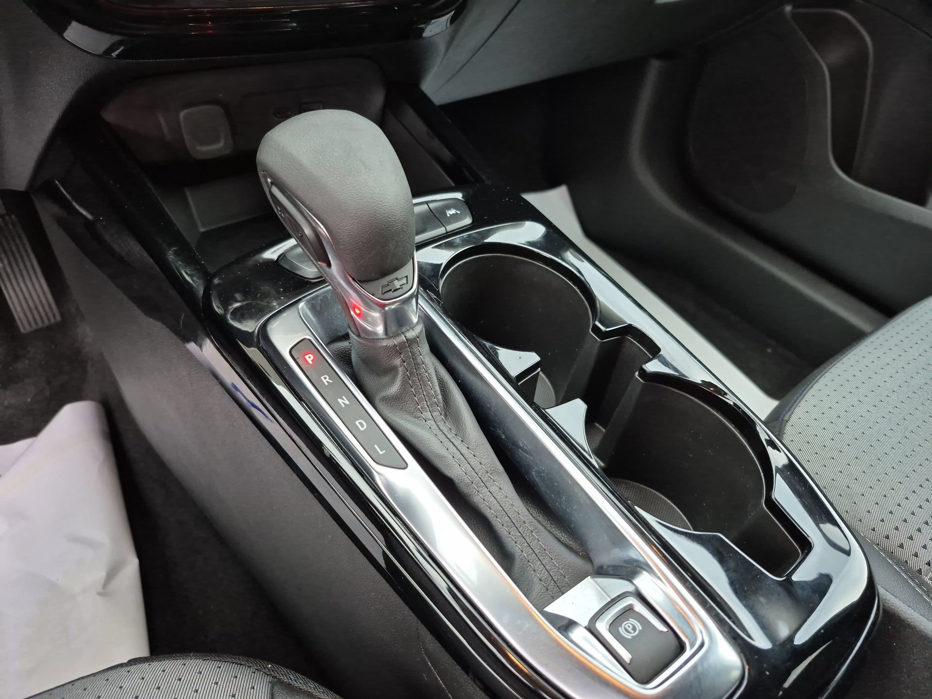 Used 2025 Chevrolet Trax LT FWD image 16
