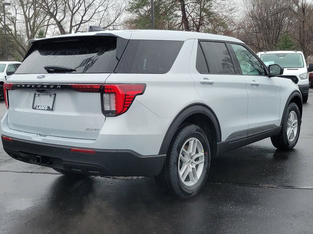 New 2026 Ford Explorer Active image 4
