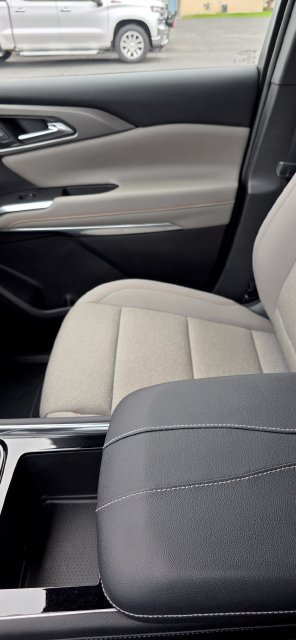 Used 2025 Chevrolet Traverse LT FWD image 25