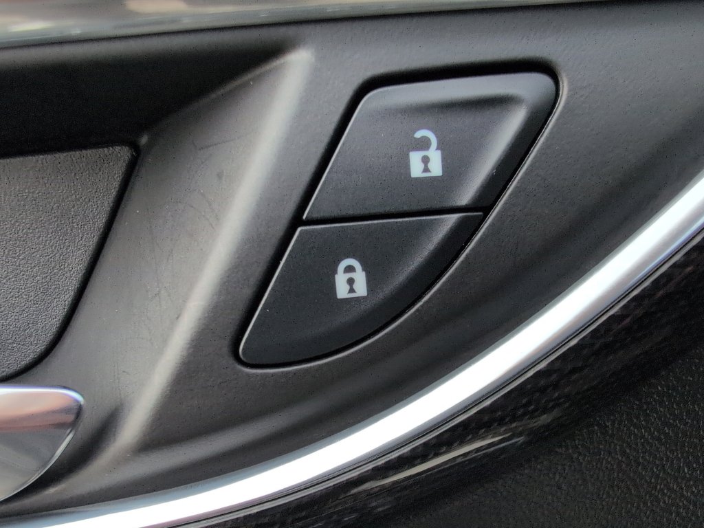 Used 2023 Buick Envision Essence w/ Technology Package I image 42