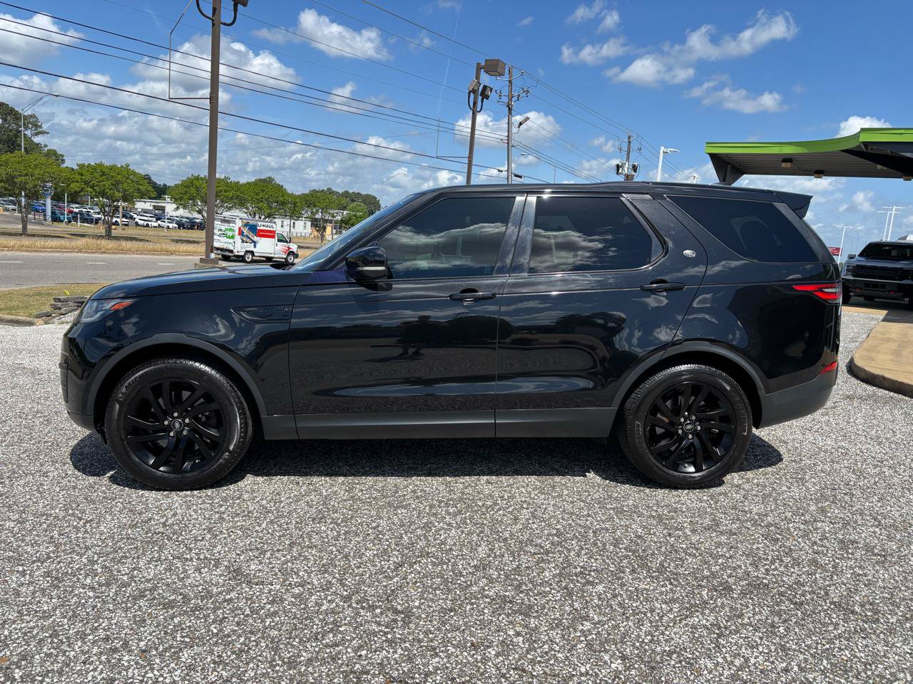 Used 2017 Land Rover Discovery HSE AWD/4WD image 2