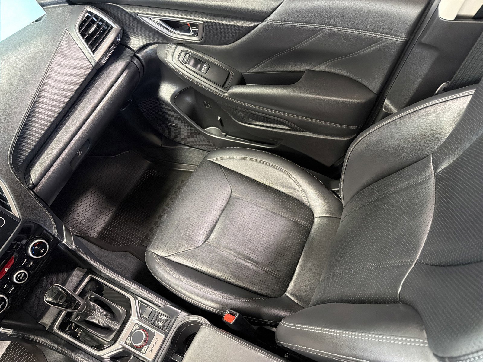 Used 2024 Subaru Forester Touring w/ Pop Package 2 image 11