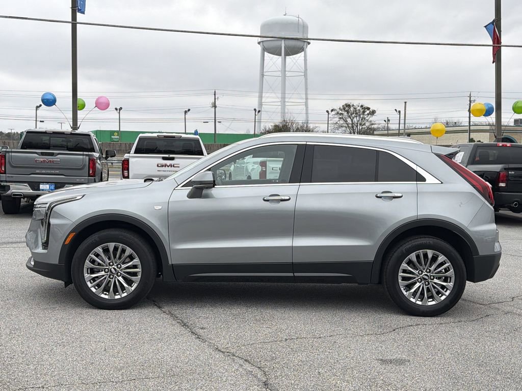 Used 2025 Cadillac XT4 Premium Luxury image 2