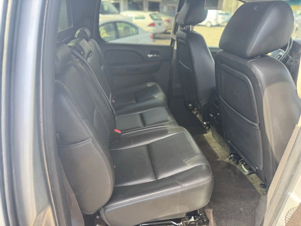 Used 2013 Chevrolet Avalanche LTZ image 22