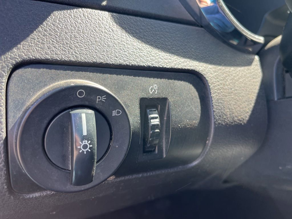Used 2005 Ford Mustang Coupe RWD image 15