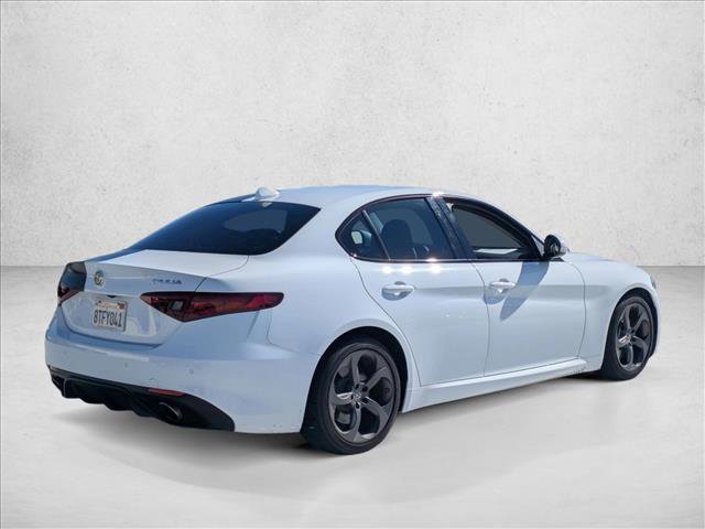 Used 2017 Alfa Romeo Giulia w/ Sport Appearance Package image 5