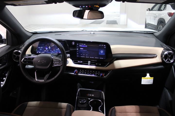 New 2026 Chevrolet Equinox ACTIV AWD/4WD image 3