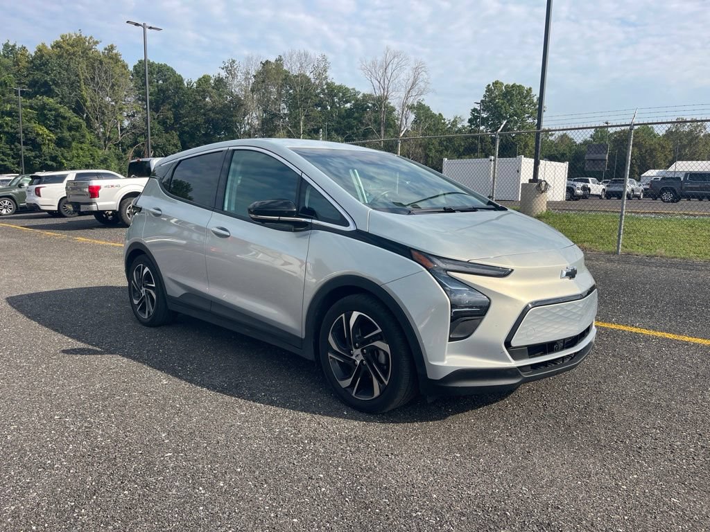 Used 2023 Chevrolet Bolt LT w/ Infotainment Package FWD image 7