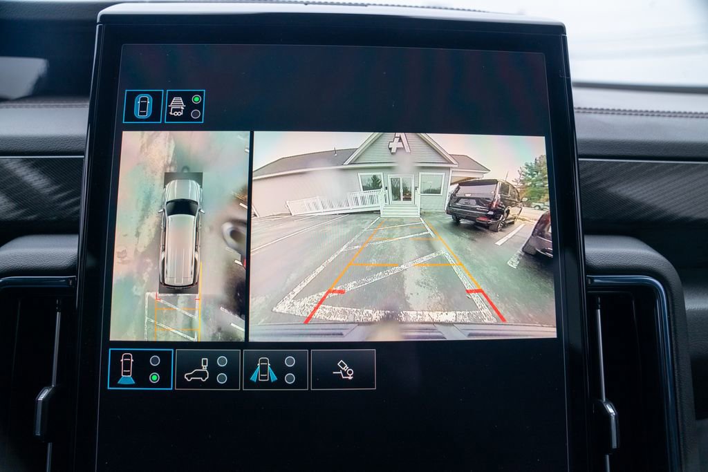 Used 2025 GMC Yukon XL AT4 image 23