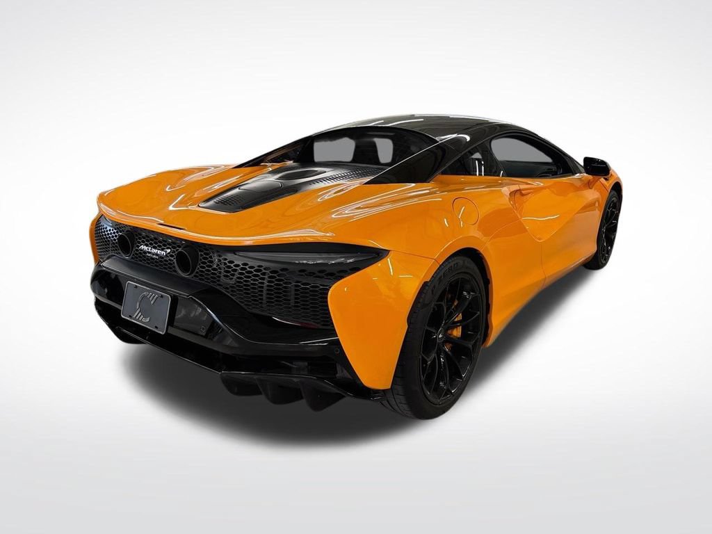 Used 2025 McLaren Artura RWD image 5