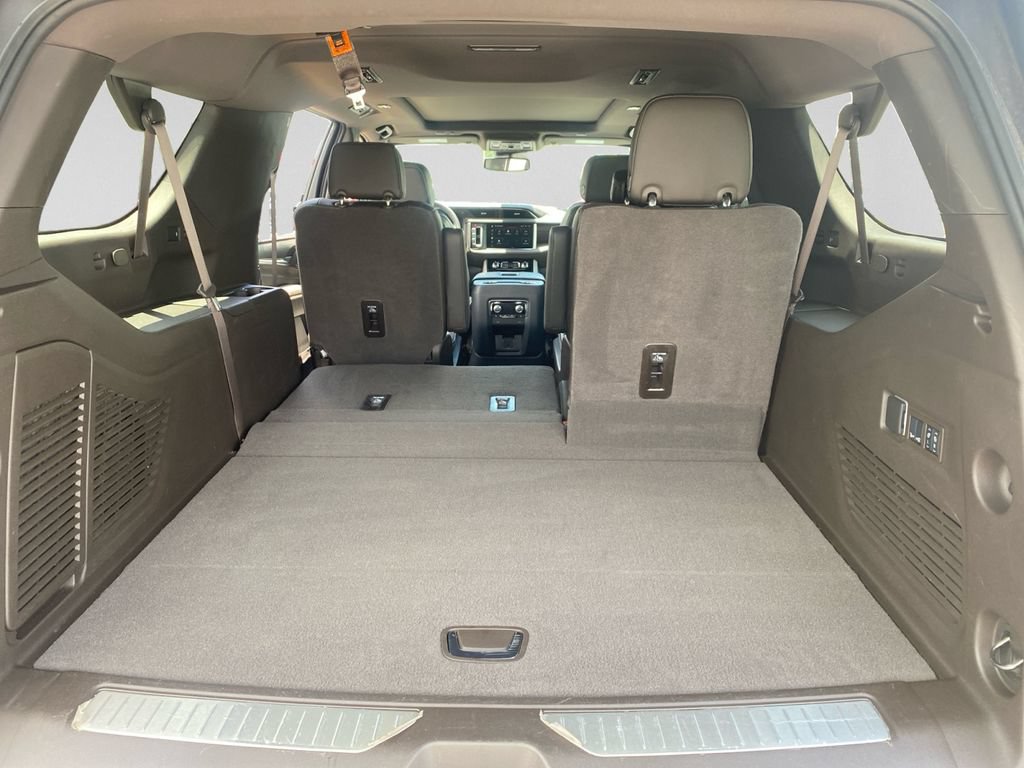 Used 2024 GMC Yukon XL Denali AWD/4WD image 32