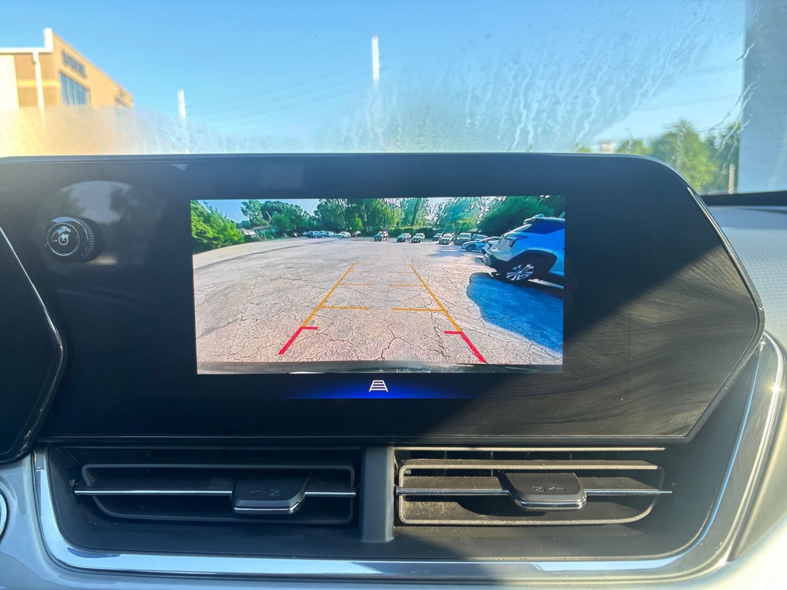 Used 2025 Chevrolet Trax LT FWD image 23