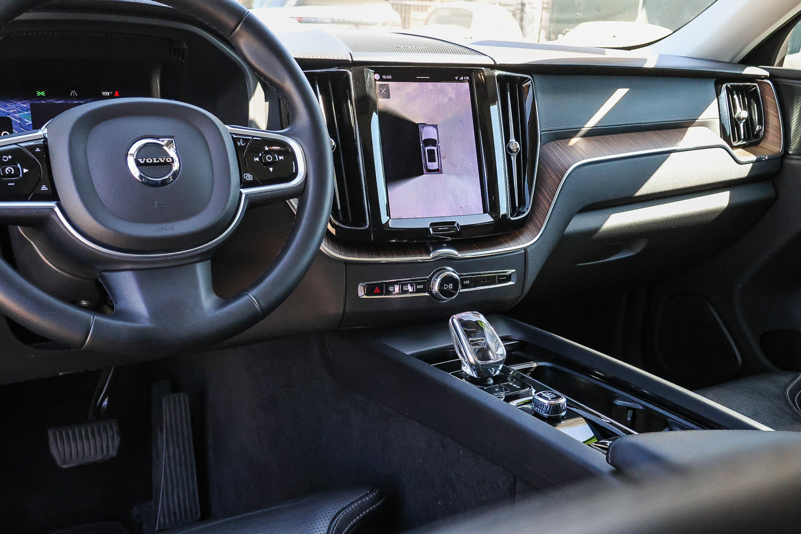 Used 2023 Volvo XC60 B5 Ultimate w/ Protection Package Premier FWD image 15
