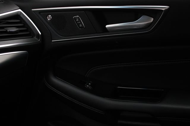 Used 2019 Ford Edge Titanium w/ Equipment Group 301A image 22